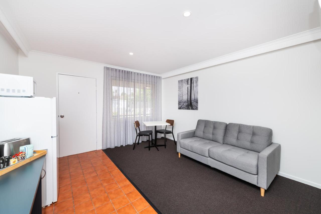 River Motel Queanbeyan Exterior photo