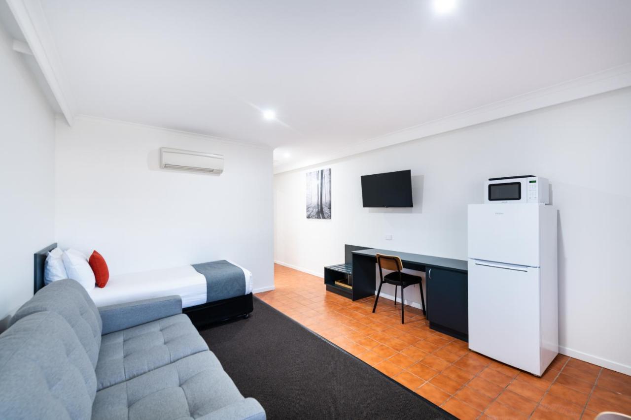 River Motel Queanbeyan Exterior photo