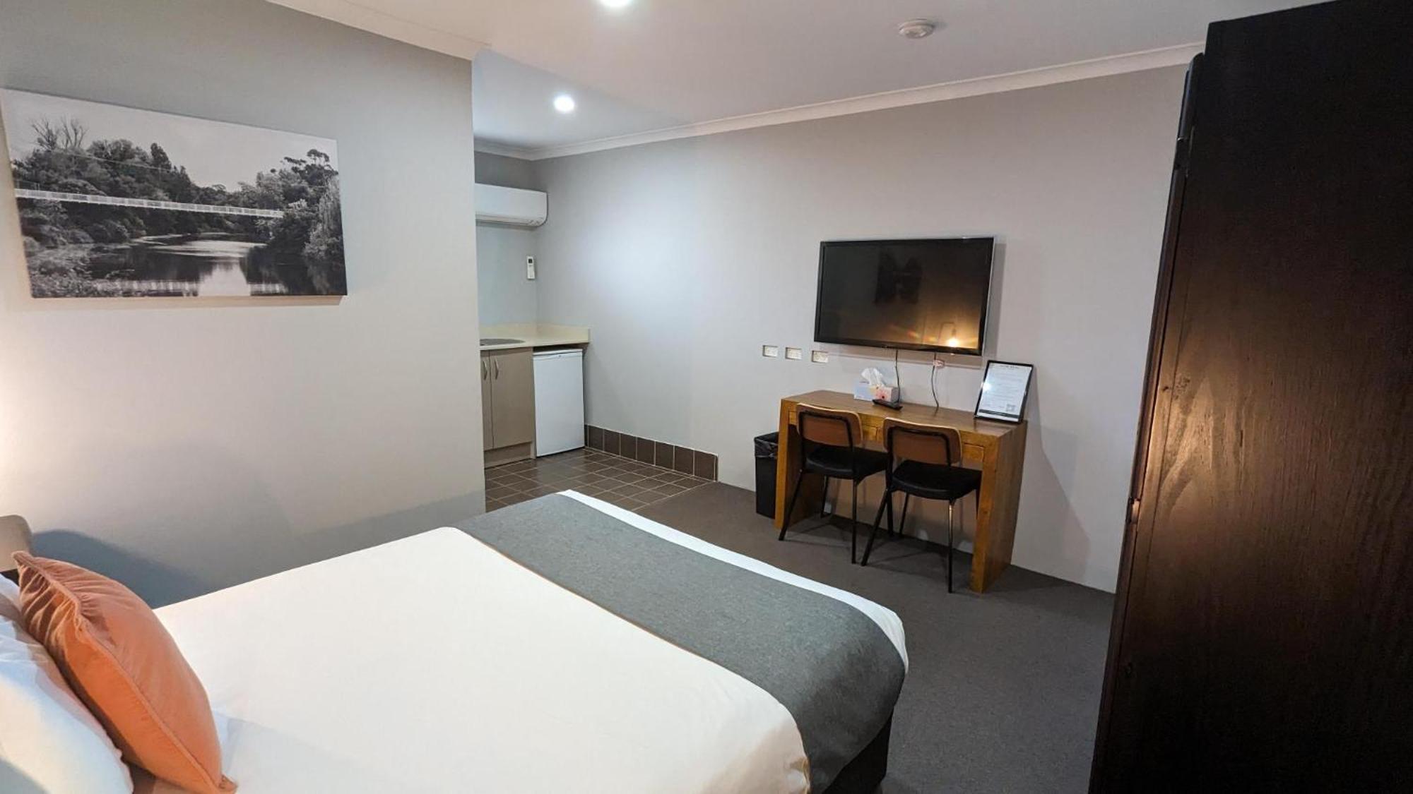 River Motel Queanbeyan Exterior photo